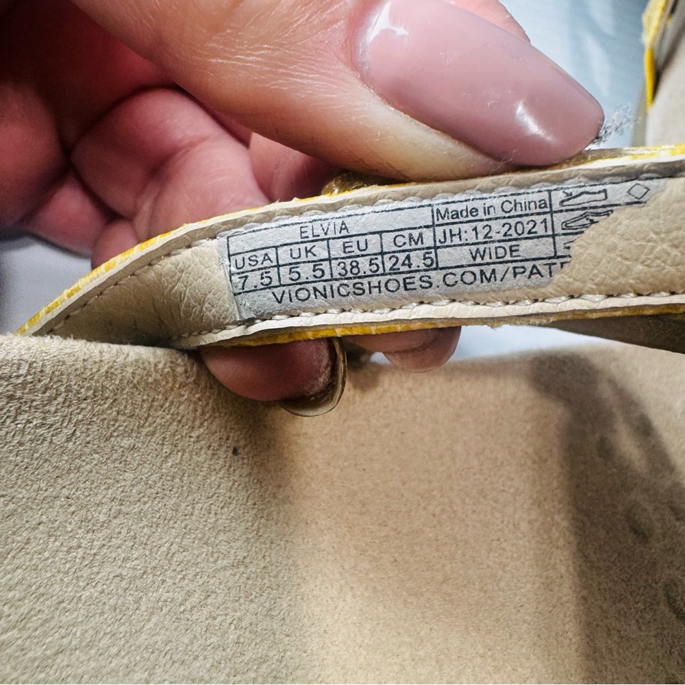 Vionic Elvia Yellow Leather Sandals Size 7.5 - Picture 9 of 14